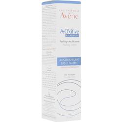 Weiße Verpackung einer Avène Peeling-Nachtcreme.